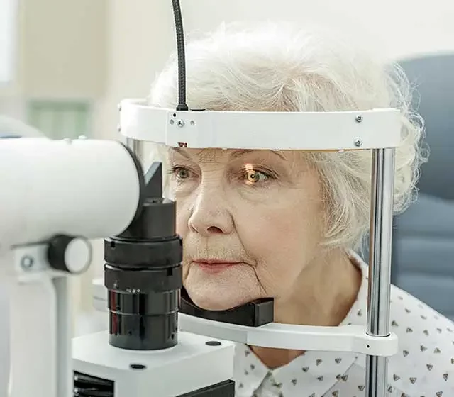senior-woman-eye-exam